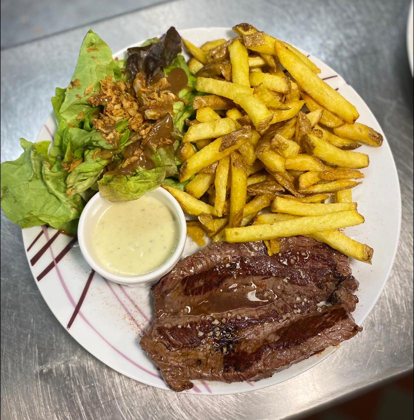 viande frites salade