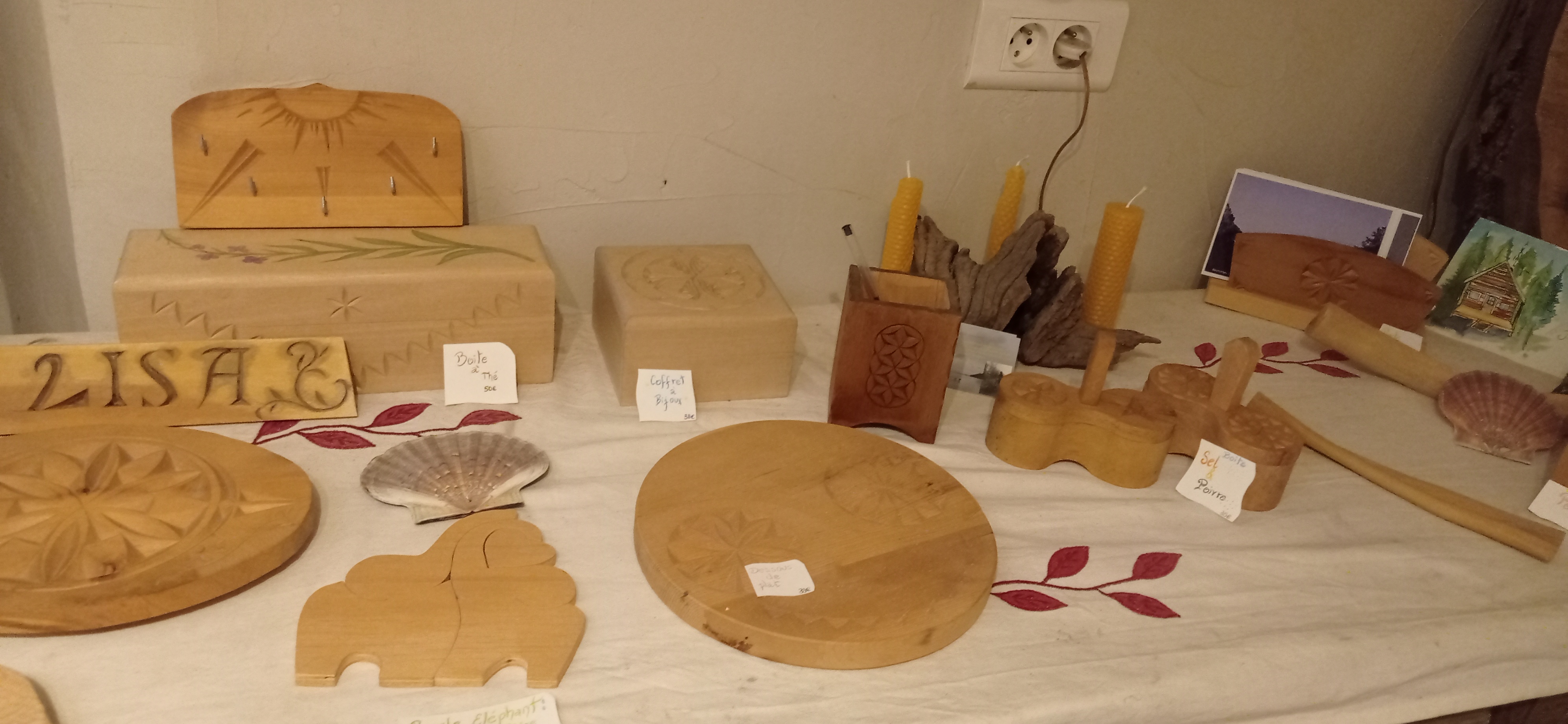 Scintiller au fil des saisons : initiation  la sculpture au couteau et vente d'objets en bois sculpt