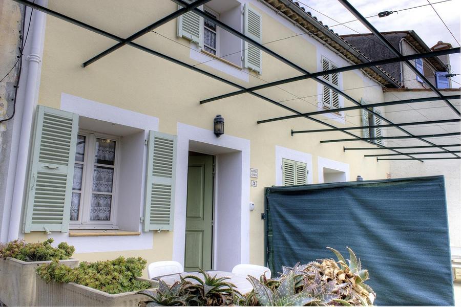 Gîte N°3 Espace des Oliviers-Entrée-Castagniers-Gîtes de France des Alpes-Maritimes