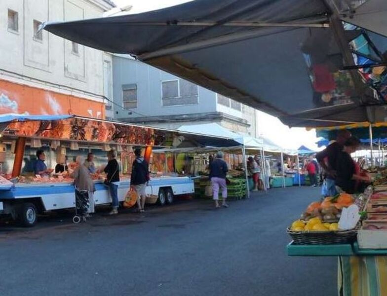 Marché Reverseaux de Saintes