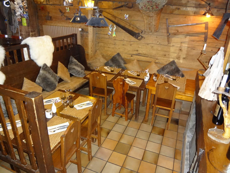 Coin cheminée de la salle à manger