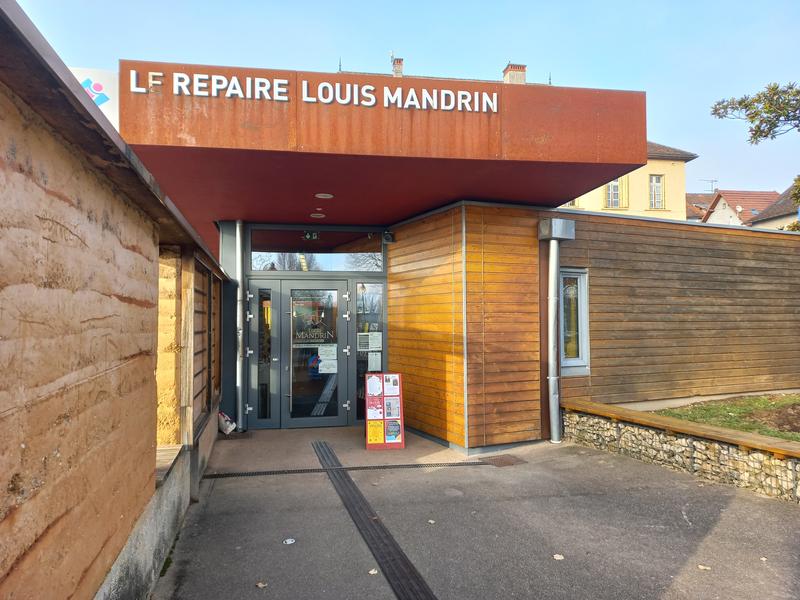 Office de Tourisme Pays du Lac d'Aiguebelette - Bureau d'information touristique de Saint Genix sur Guiers_Saint-Genix-les-Villages