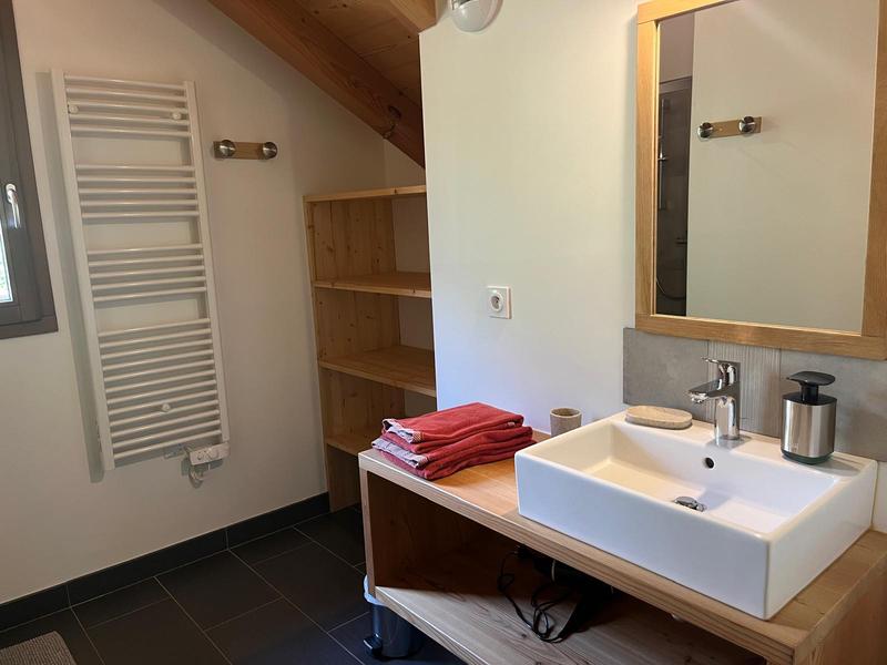 Salle de bain 1 - © Chalet Ecrin