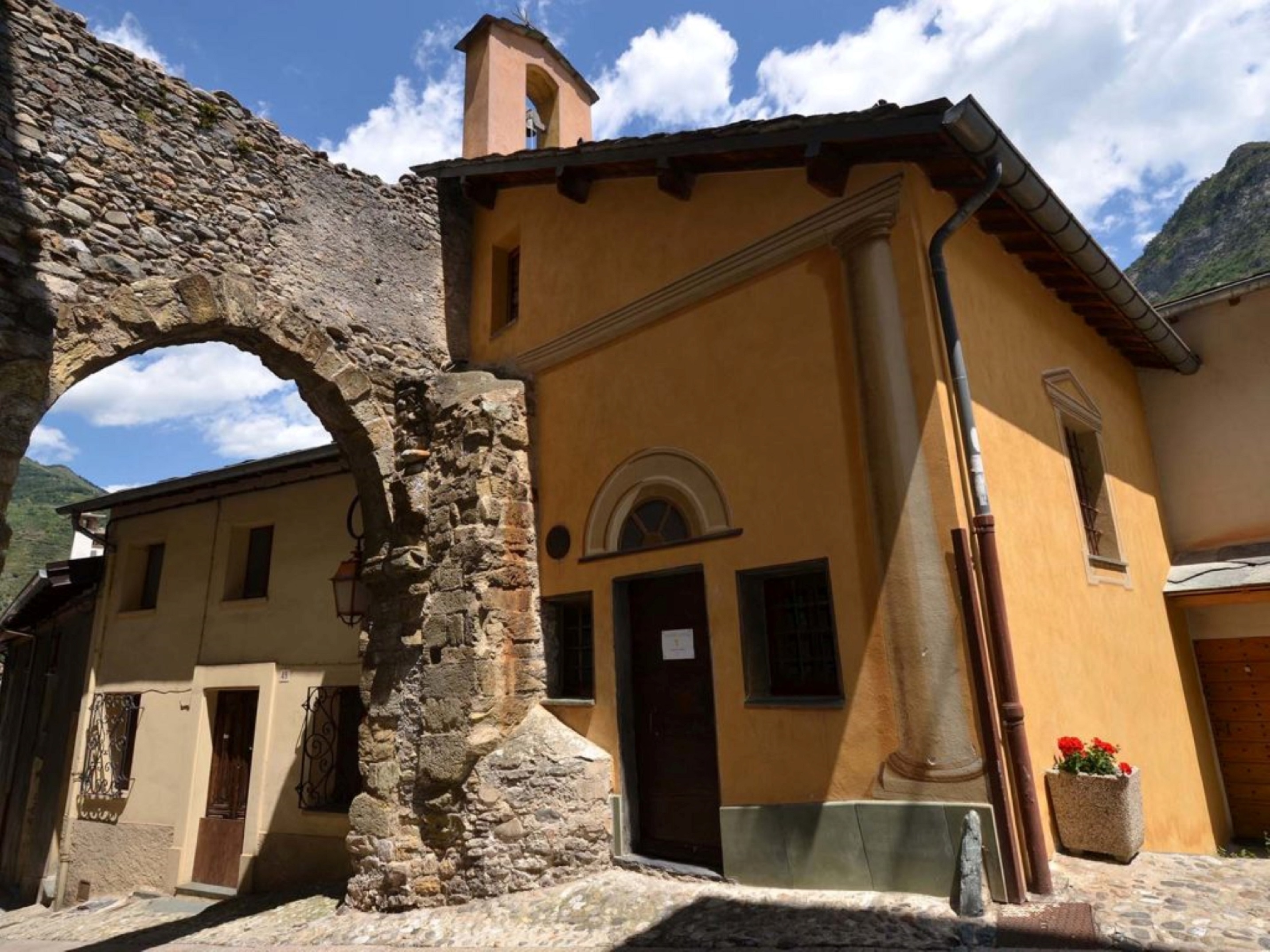 Porte d'Italie et chapelle de l'Annonciade