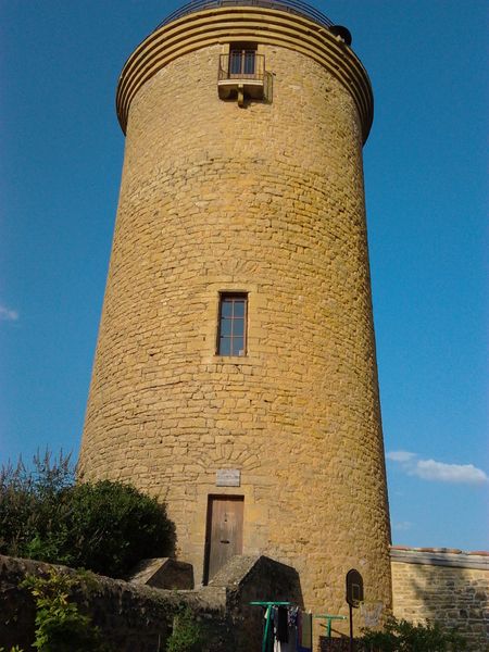 Tour d'Oingt