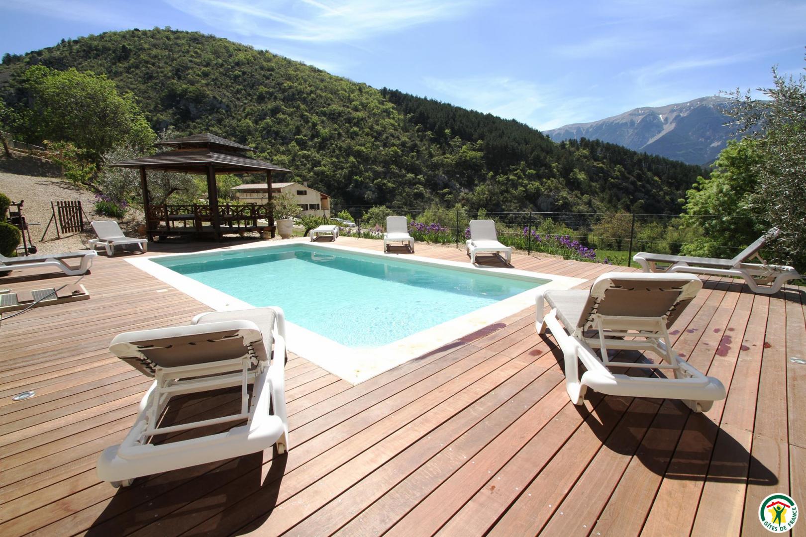 Piscine privative, à votre usage exclusif ! Vue imprenable sur le Mont Ventoux