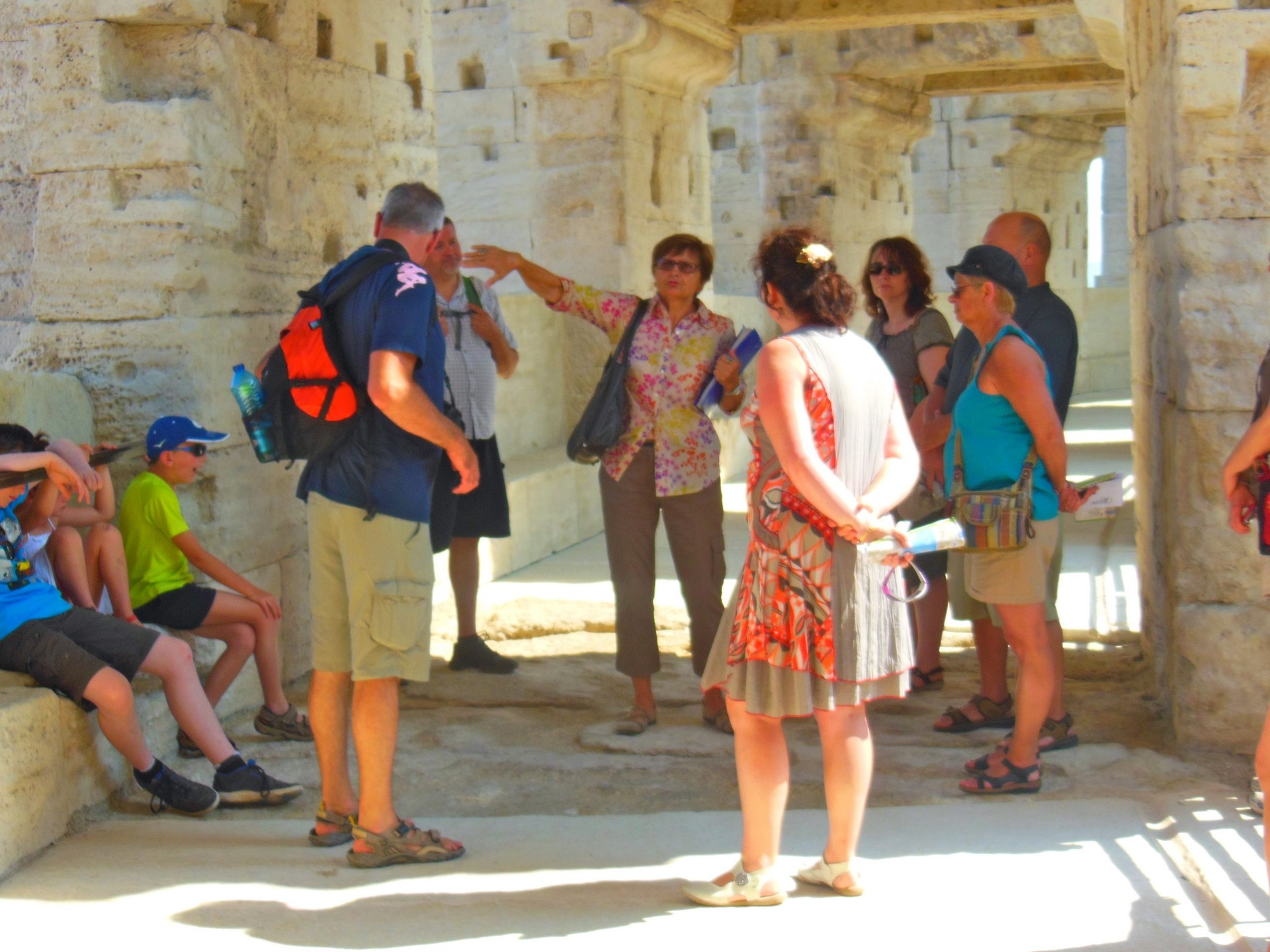 Visite guidée de l’amphithéâtre (les arènes)