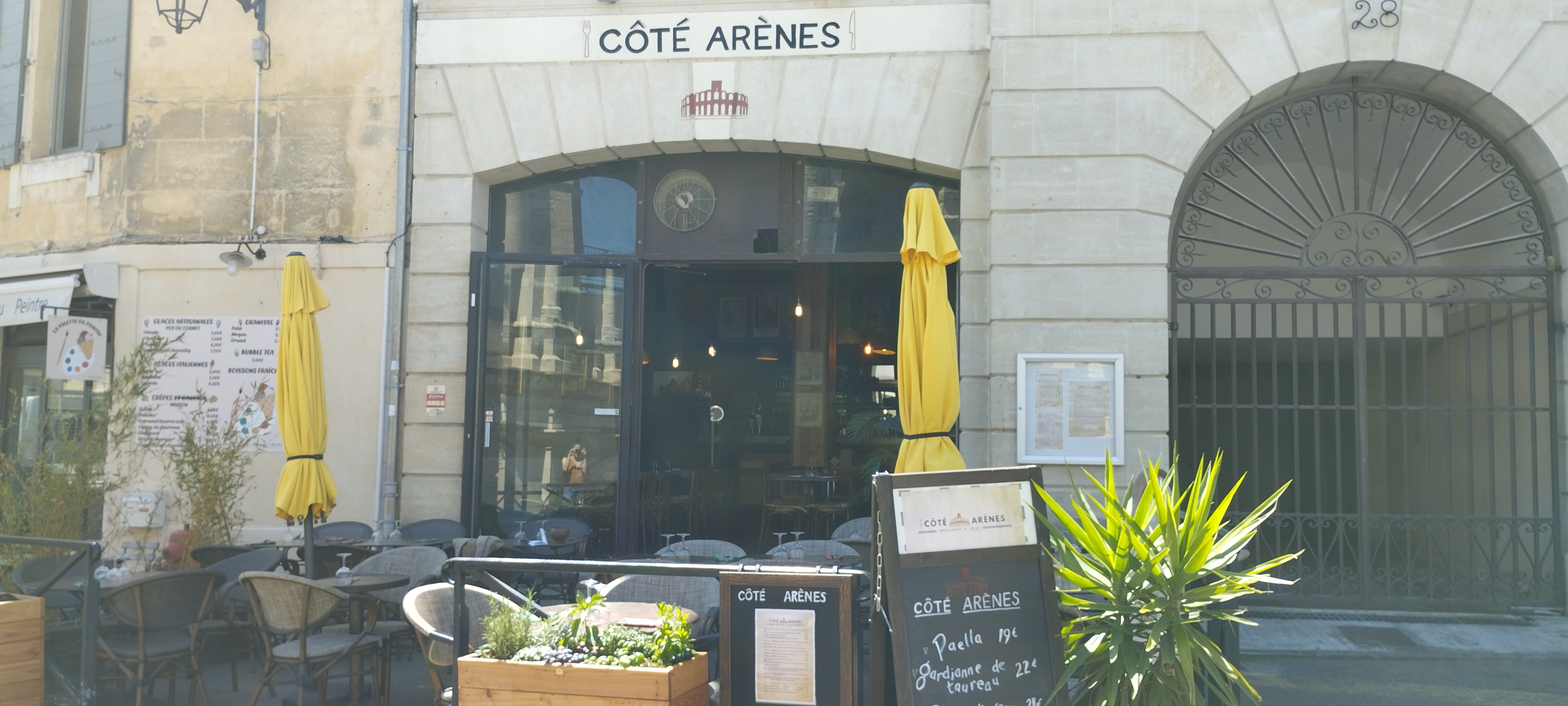Coté arènes