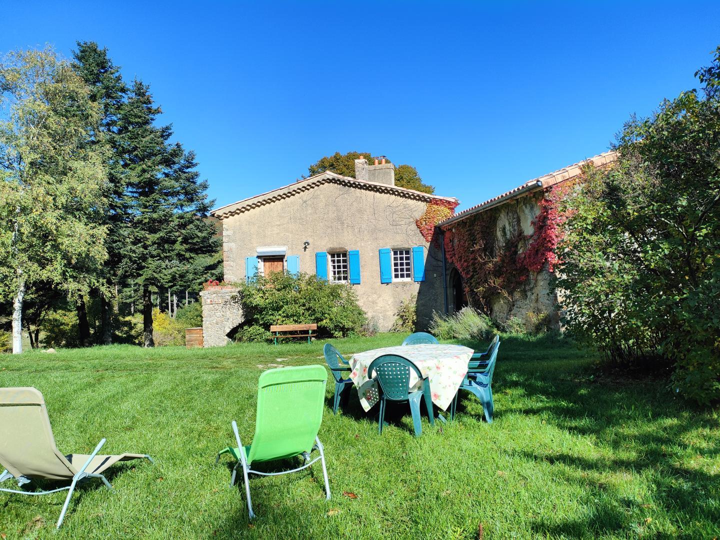 La façade principale du gîte Mouton côté sud
