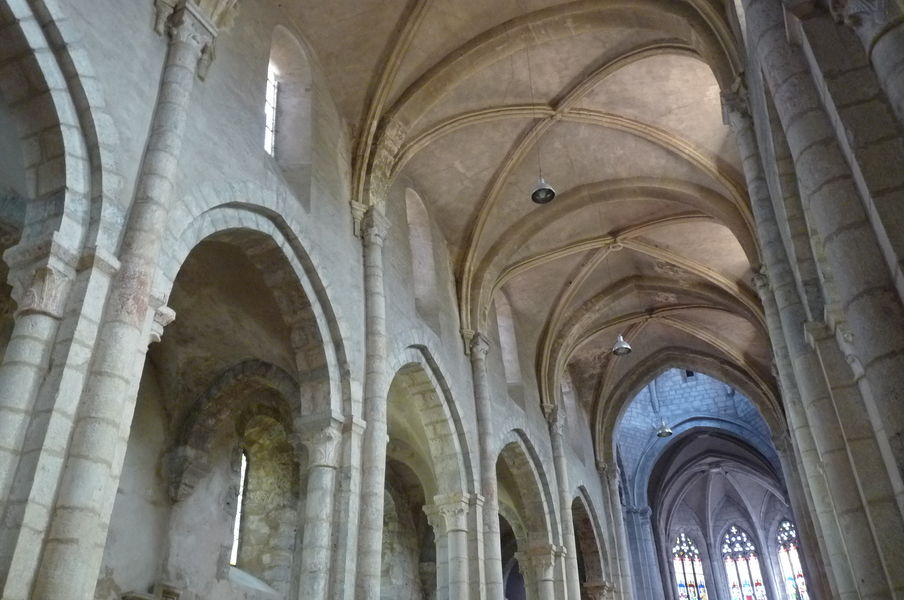 Abbatiale St Michel intérieur Nantua