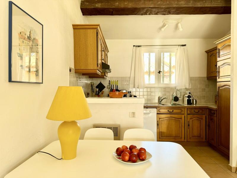 Salon avec cuisine