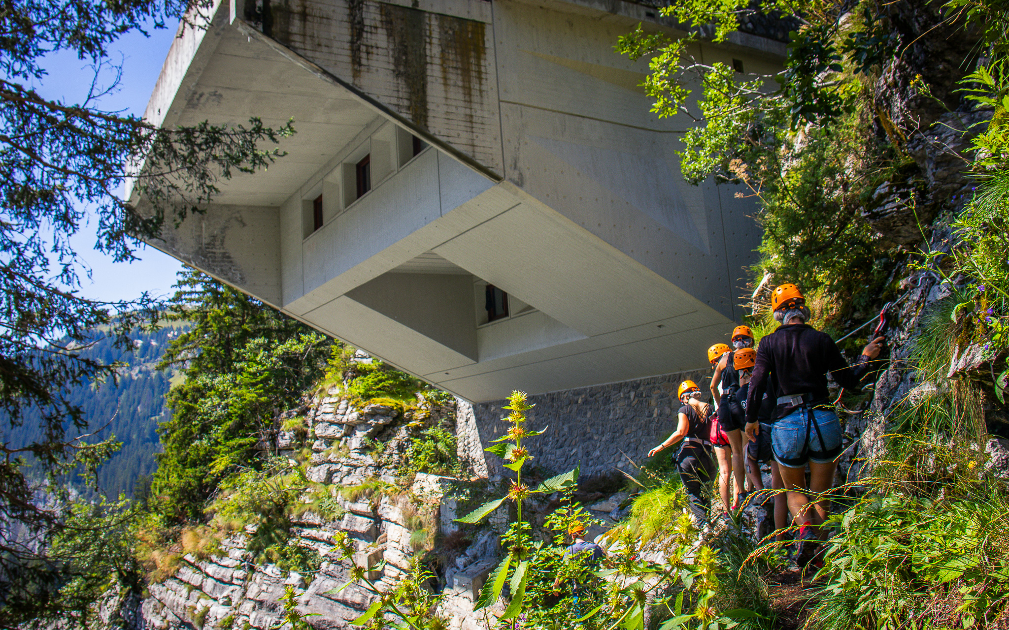 Begin van de route, onder de overhang van Le Flaine door