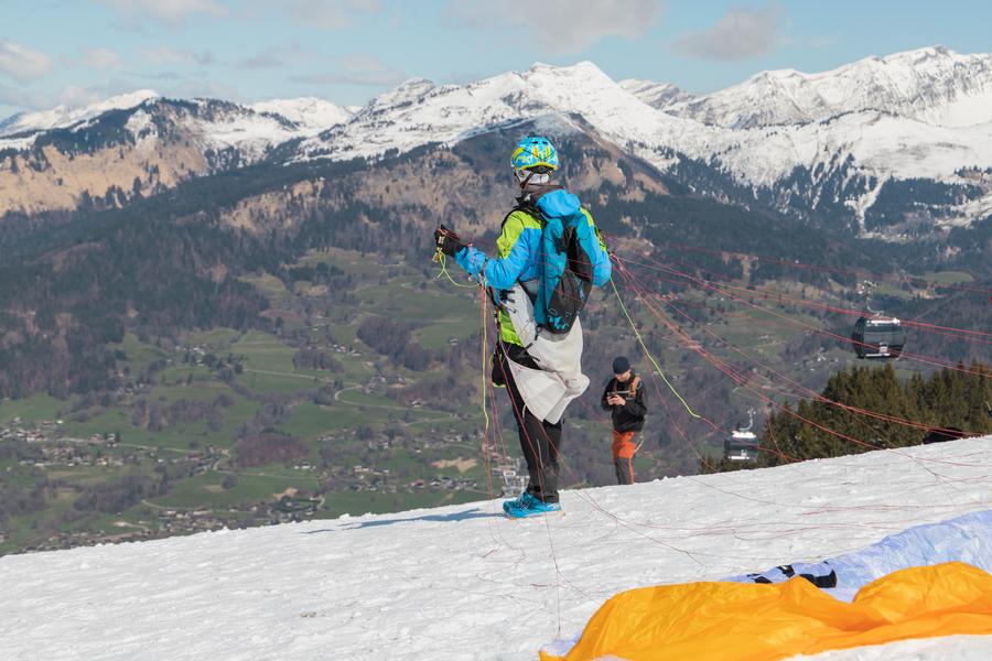 Décollage du plateau des Saix en hiver_Samoëns
