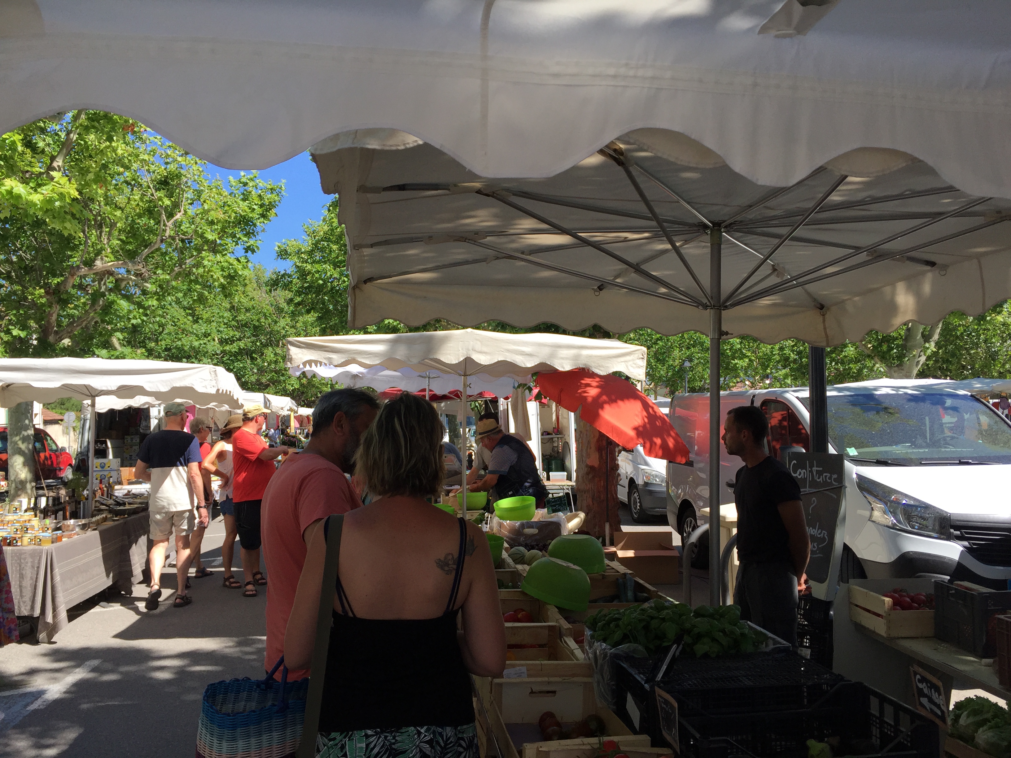 Marché provençal bi-hebdomadaire à Fontvieille - photo 3