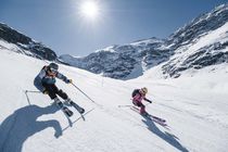 Skieurs sur les pistes de Bonneval sur Arc