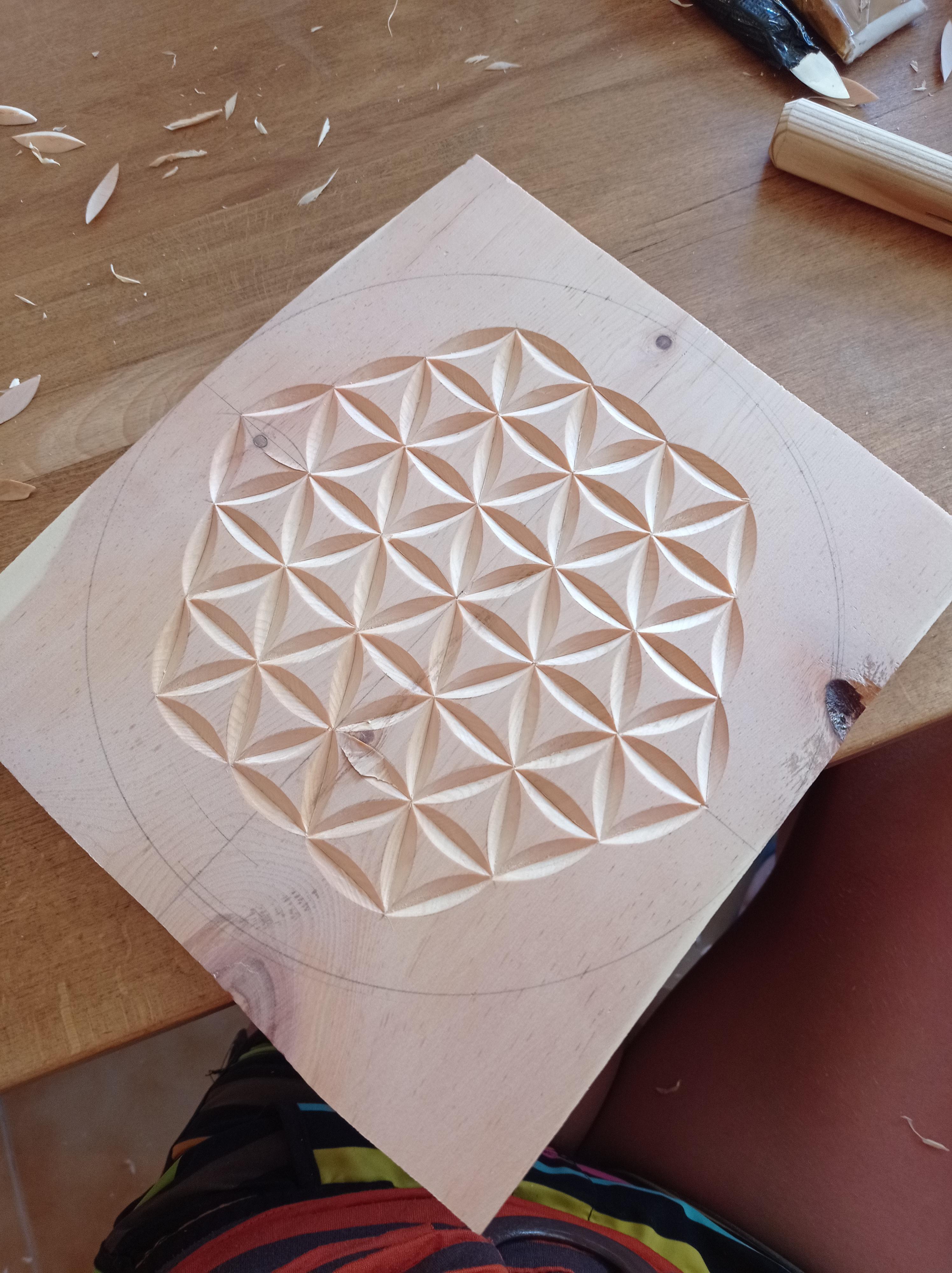 Scintiller au fil des saisons : initiation  la sculpture au couteau et vente d'objets en bois sculpt