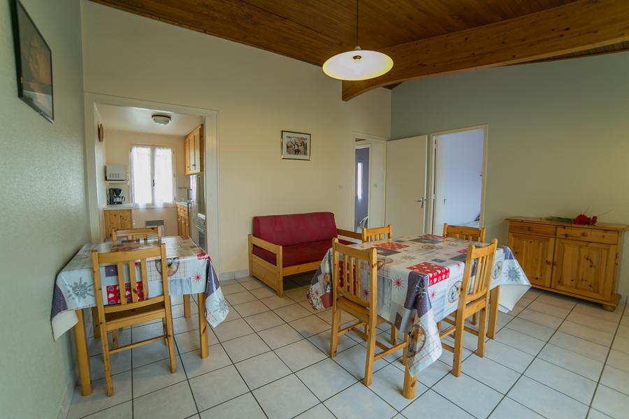 Pièce de vie d'un gîte à Dullin