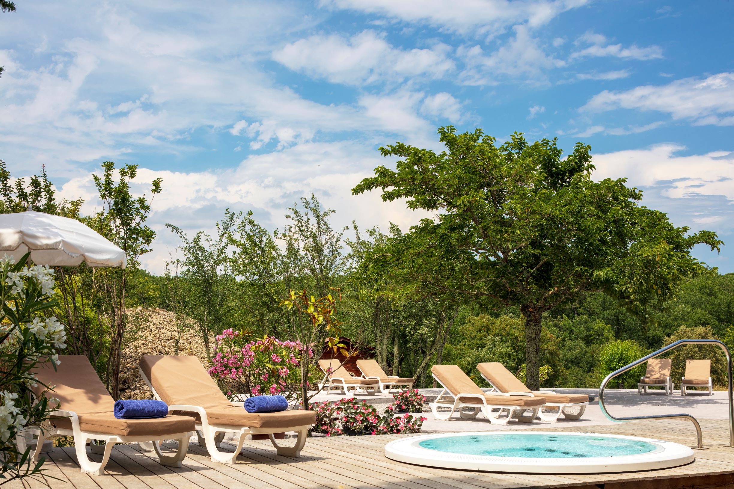 Auberge Les Murets - Hotel Restaurant Chandalos Cevennes d'Ardèche Jaccuzi Solarium