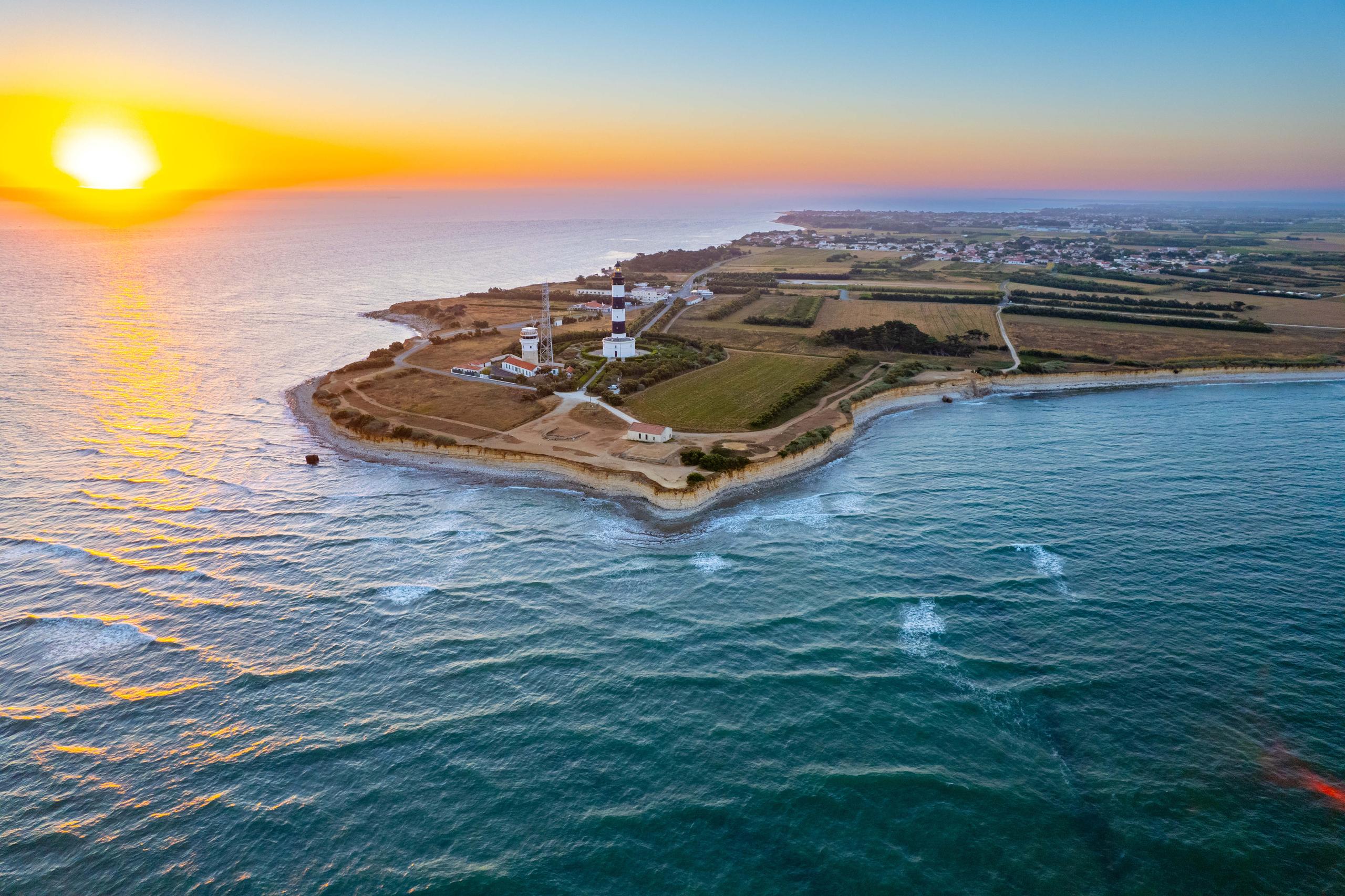 Visite guidée de la pointe de Chassiron: le "Bout du Monde" entre légendes, paysages et patrimoine.