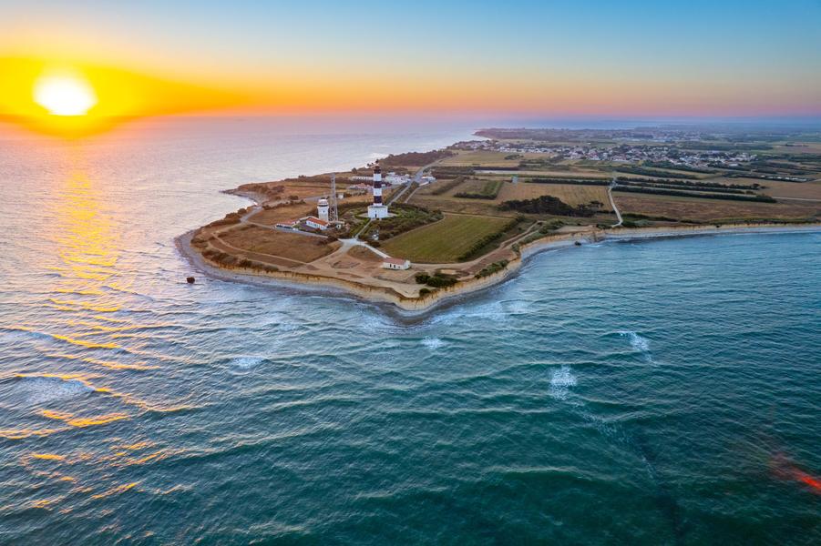 Visite guidée de la pointe de Chassiron: le "Bout du Monde" entre légendes, paysages et patrimoine.