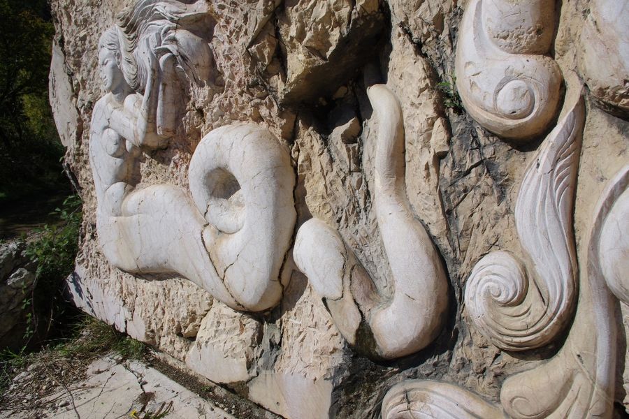 Sculpture de la Vouive au lac de Pollieu