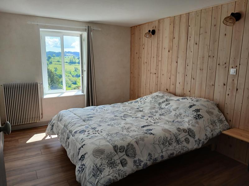 Maison aux volets bleus_Thizy-les-Bourgs