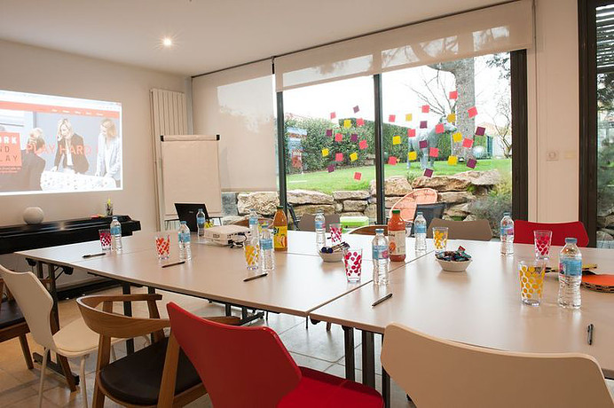 Salle de réunion pour comité