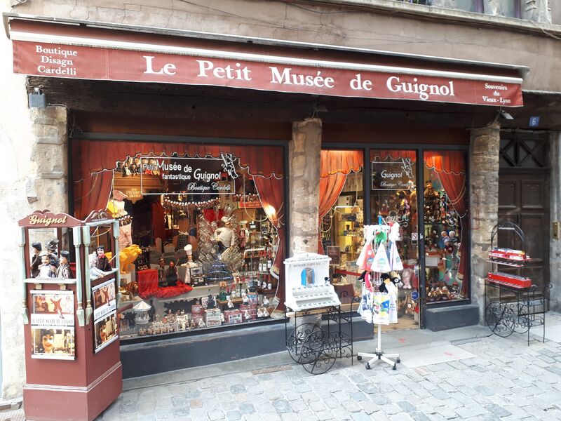 Vieux Lyon Souvenirs facade 2021