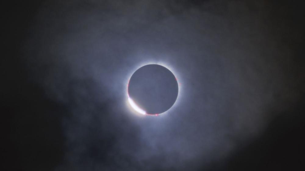 Distribution de lunettes pour l'observation de l'éclipse solaire