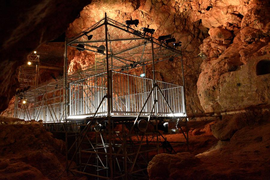 Accès sécurisé dans la grotte