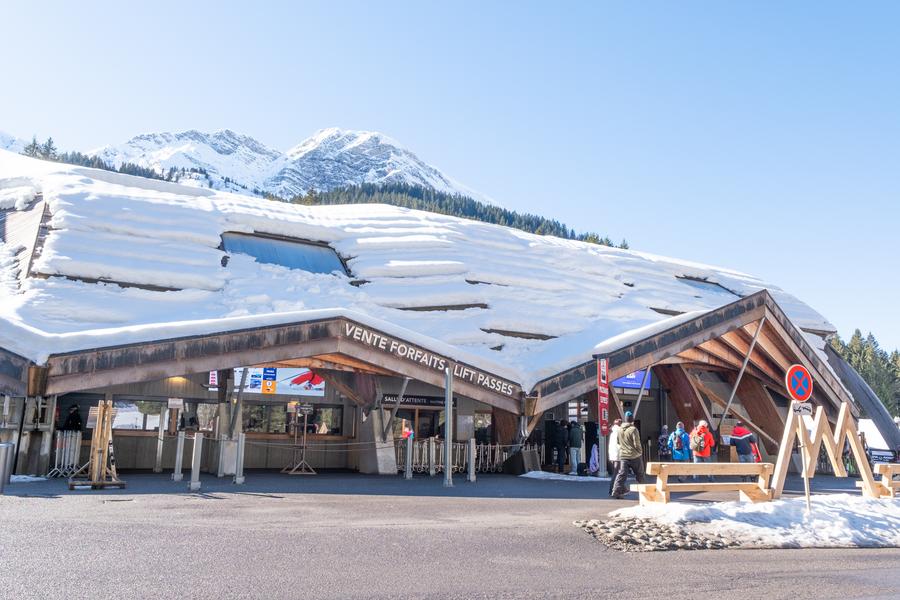 Caisse automatique vente de forfaits Gare inférieure du Téléphérique 3S Prodains Express._Avoriaz
