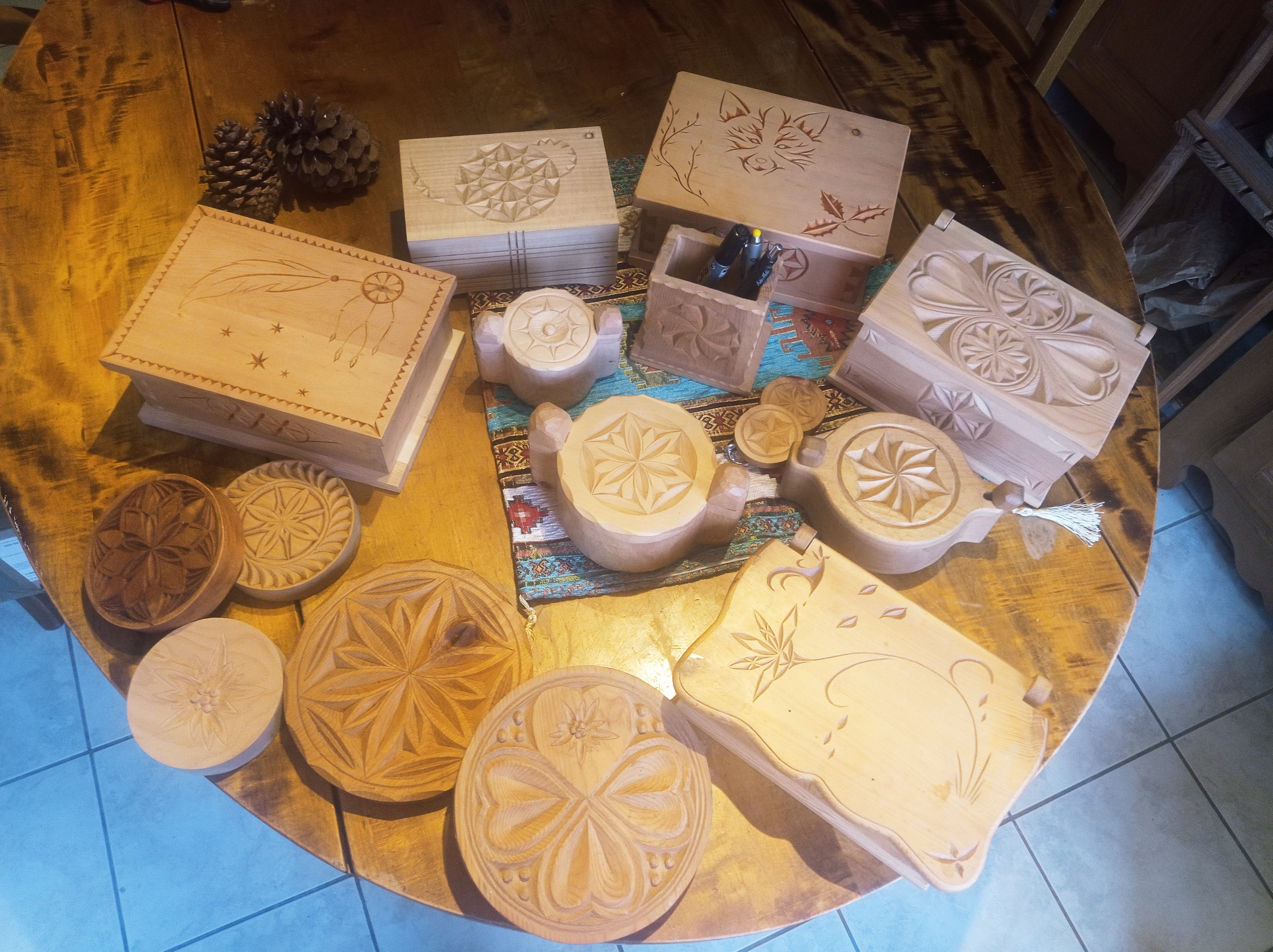 Scintiller au fil des saisons : initiation  la sculpture au couteau et vente d'objets en bois sculpt