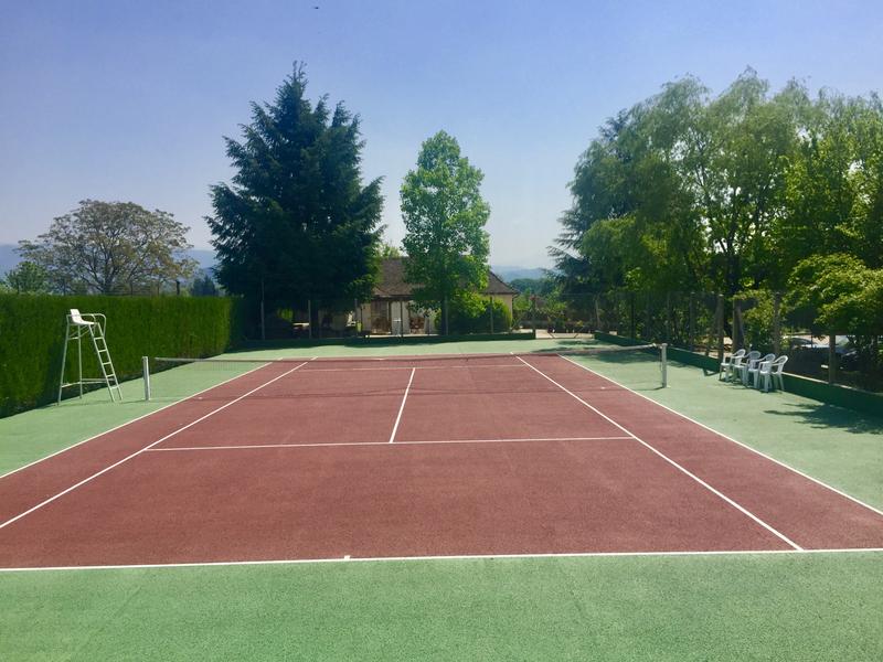 Le court de tennis du domaine Le court de tennis du domaine