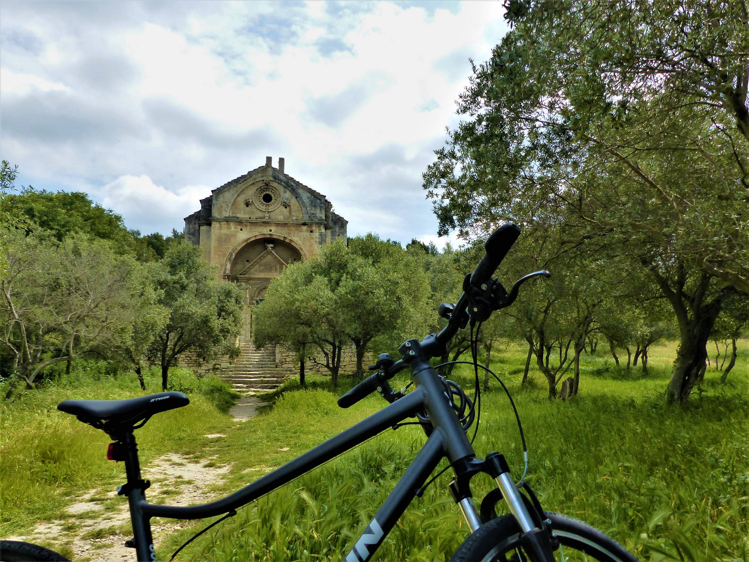 SAINT-RÉMY-DE-PROVENCE - À vélo, les Alpilles par le Val d'Enfer