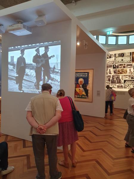 Projection d'images et de film lors de l'exposition permanente au Musée national de l'histoire de l'immigration au Palais de la Porte Dorée