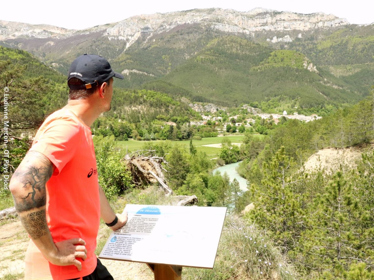 Le sentier la roche et l'eau
