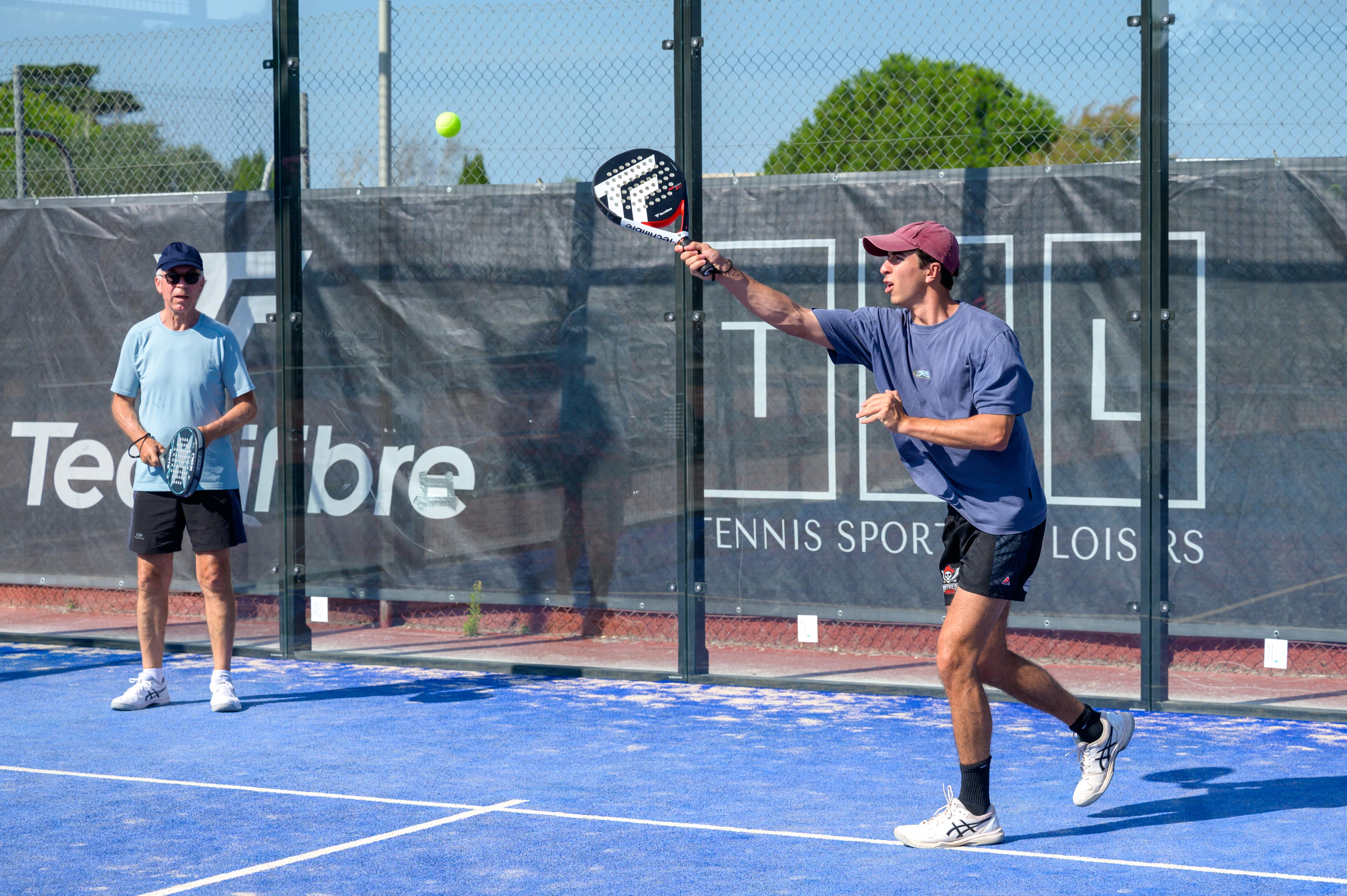 Cours et stages de padel et de pickleball par le Tennis et Padel des Pertuis