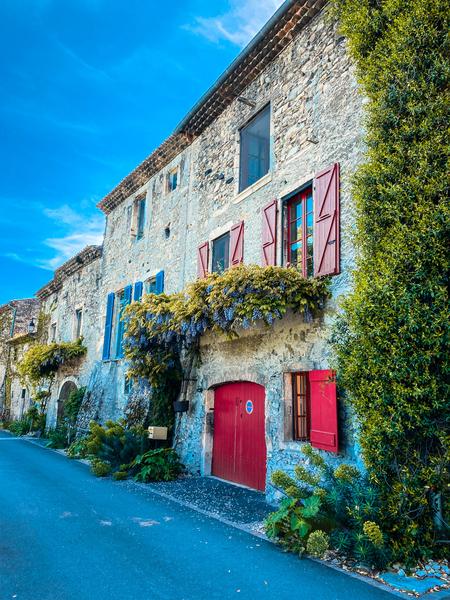 Exposition dans le village de Baix