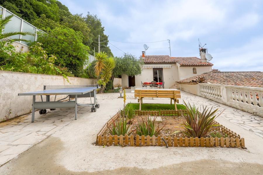 Gîte Le Clos du Noyer Renard-Extérieur-La Gaude-Gîtes de France Alpes-Maritimes site 
vacancesriviera06.com