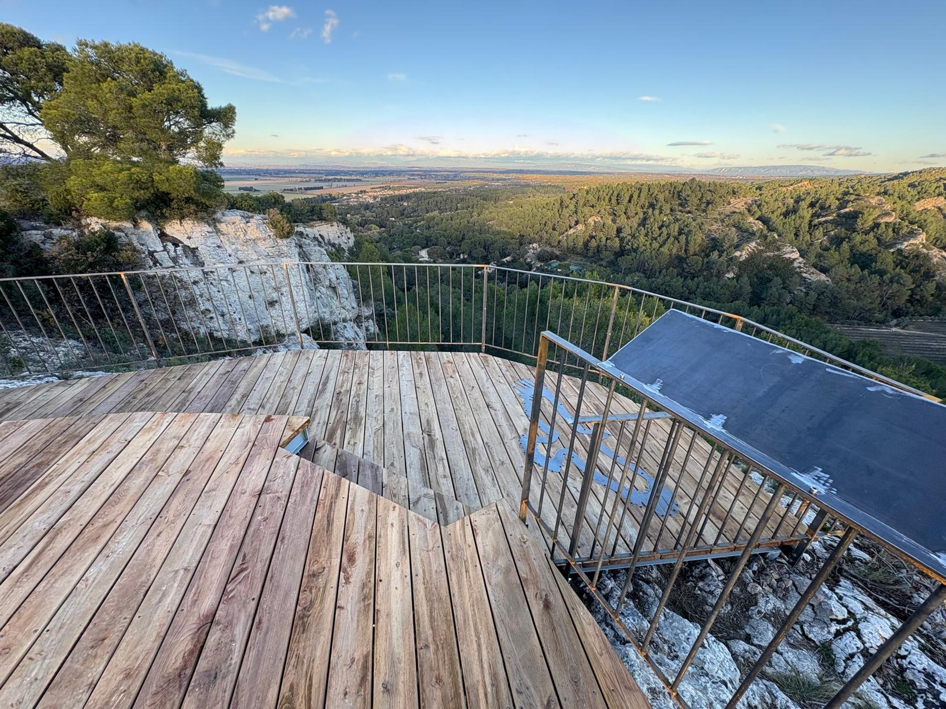 Belvédère de Notre-Dame du Château à Saint-Étienne-du-Grès, Saint-Étienne-du-Grès - photo 4