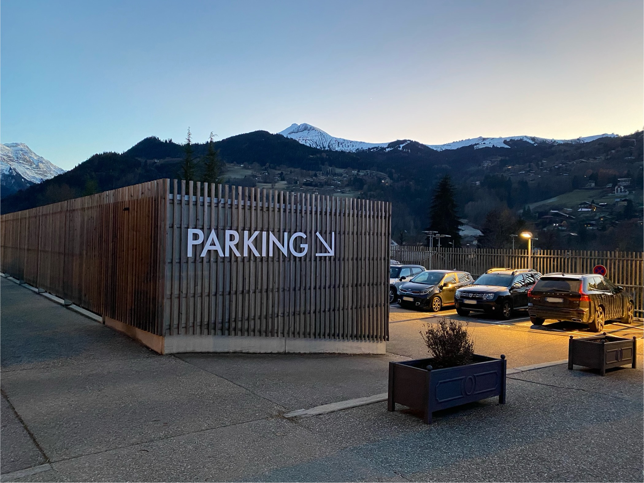 Entrée du parking de la Piscine