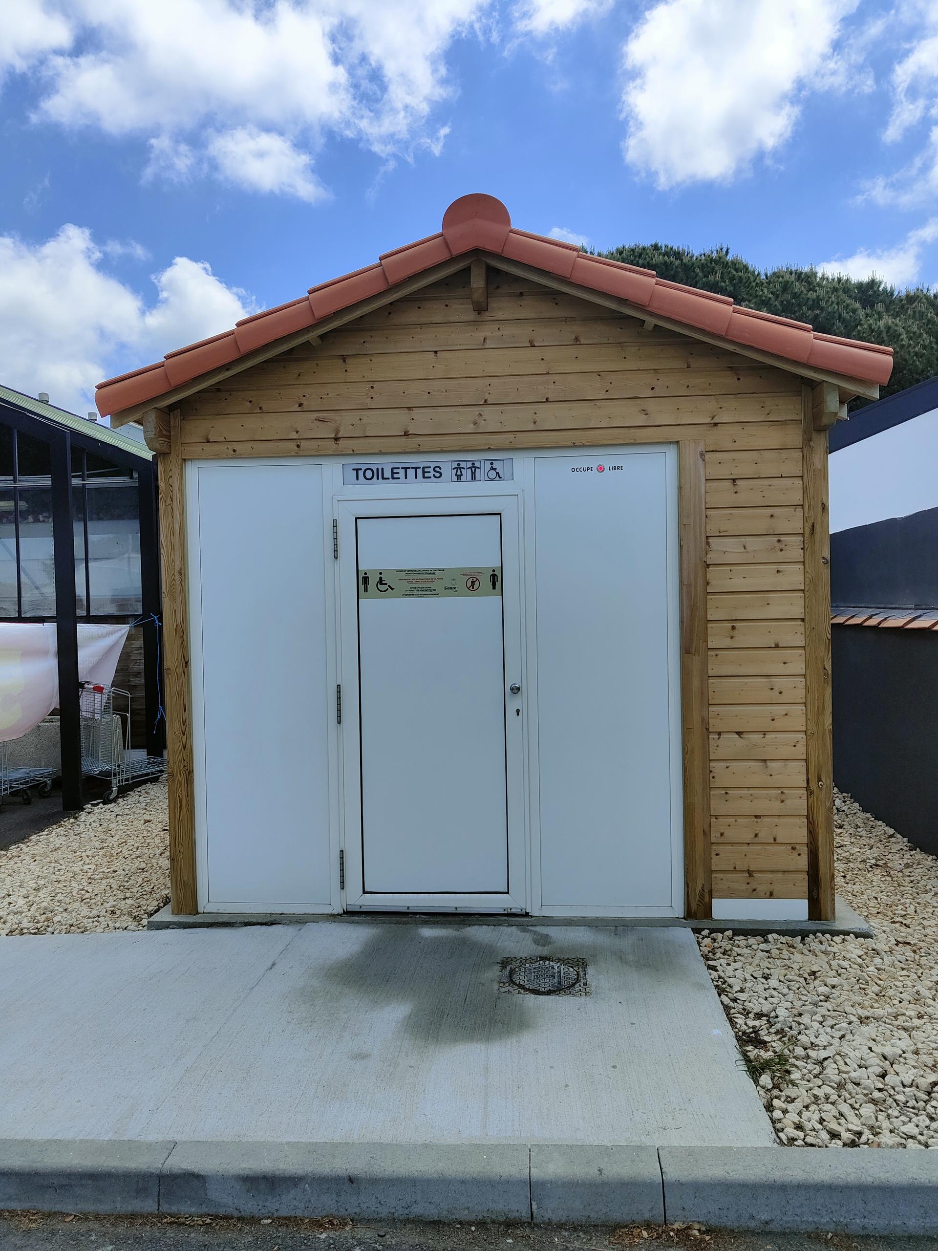 Toilettes publiques - Zone Artisanale La Croix Michaud