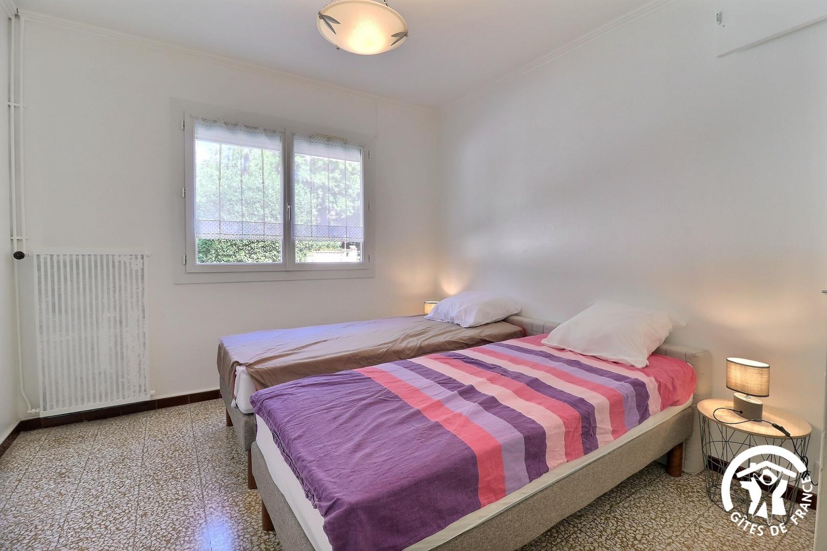 Iris, Bouc-Bel-Air - photo 2