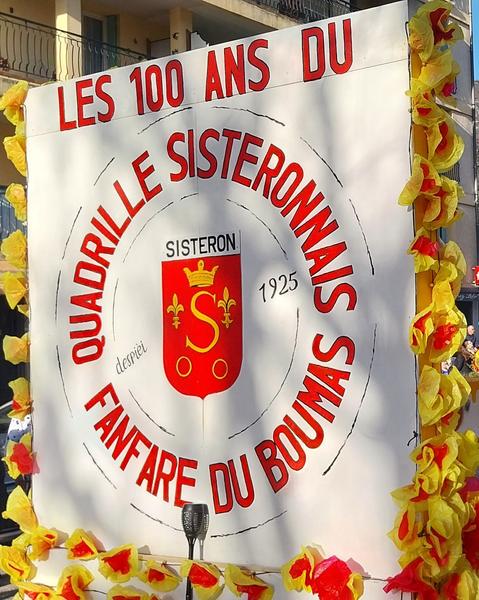Fête nationale : défilé des chars et des groupes folkloriques_Sisteron