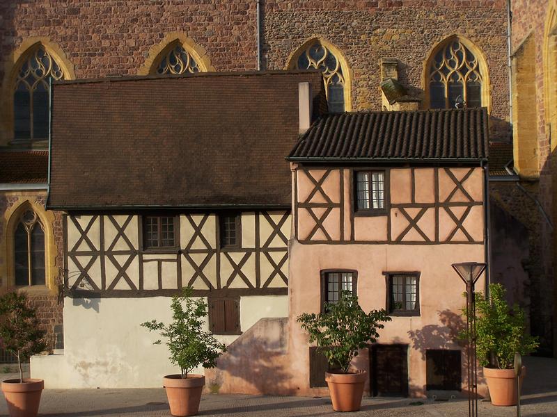 Roanne, les façades à la nuit tombée._Roanne