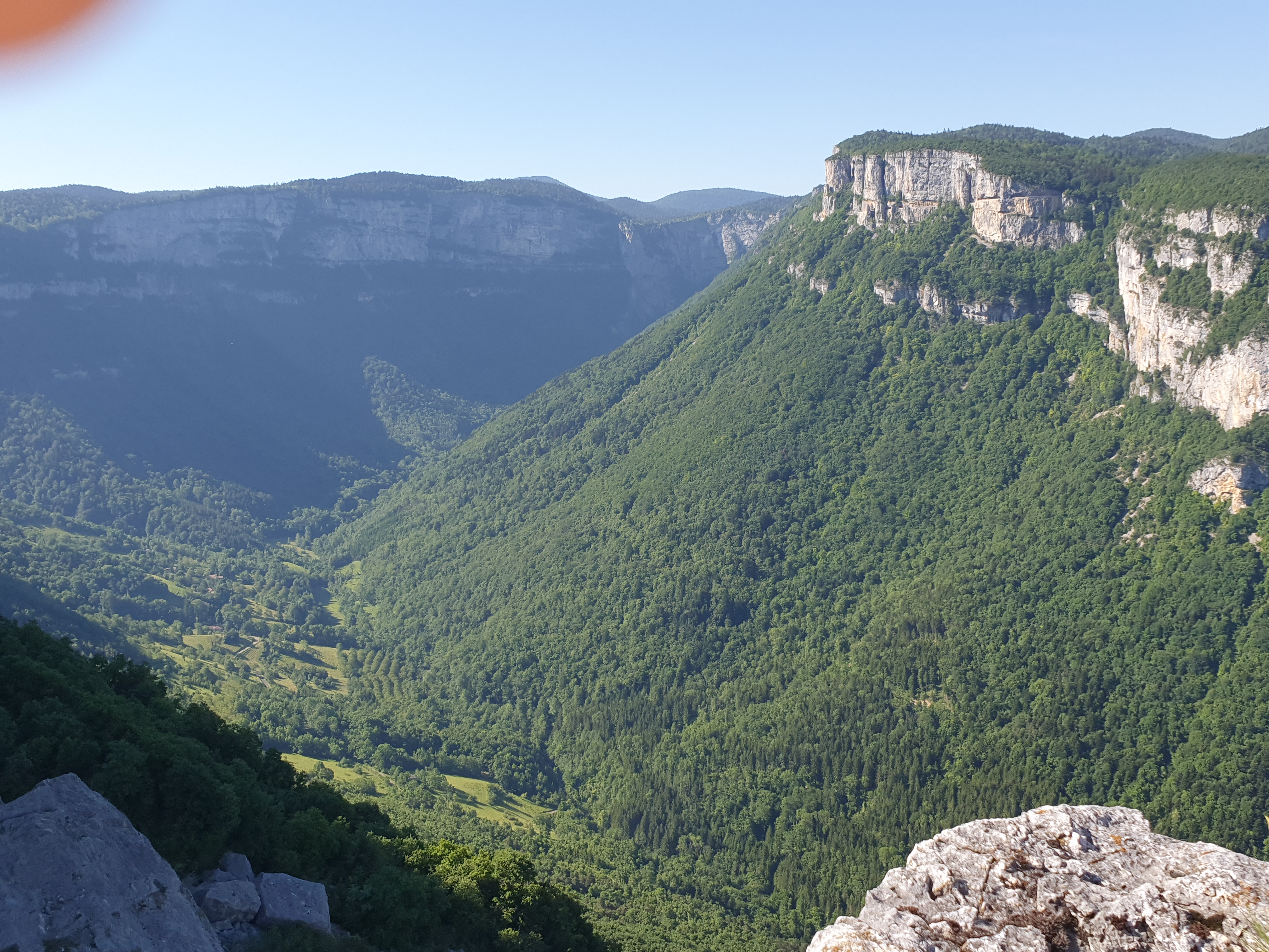 La Combe Laval une immense entaille naturelle creusée dans le Vercors, souvent qualifiée de cirque naturel vertigineux