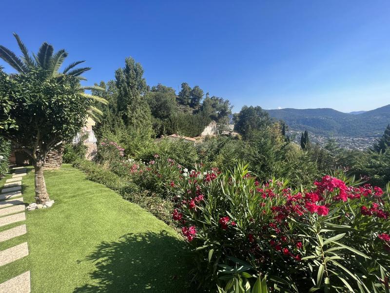 Villa palmeraie Aspremont 06-Vue depuis la terrasse-Aspremont-Gîtes de France des Alpes-Maritimes