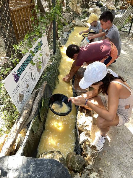Grotte Forestière La rivière des chasseurs de cristaux enfants
