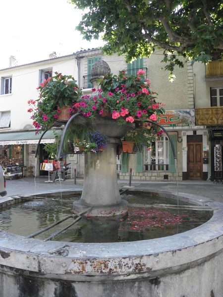 Fontaine, place du Docteur Itard