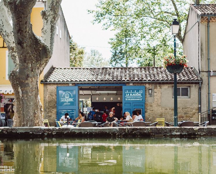 Devanture de la glaciere de Cucuron